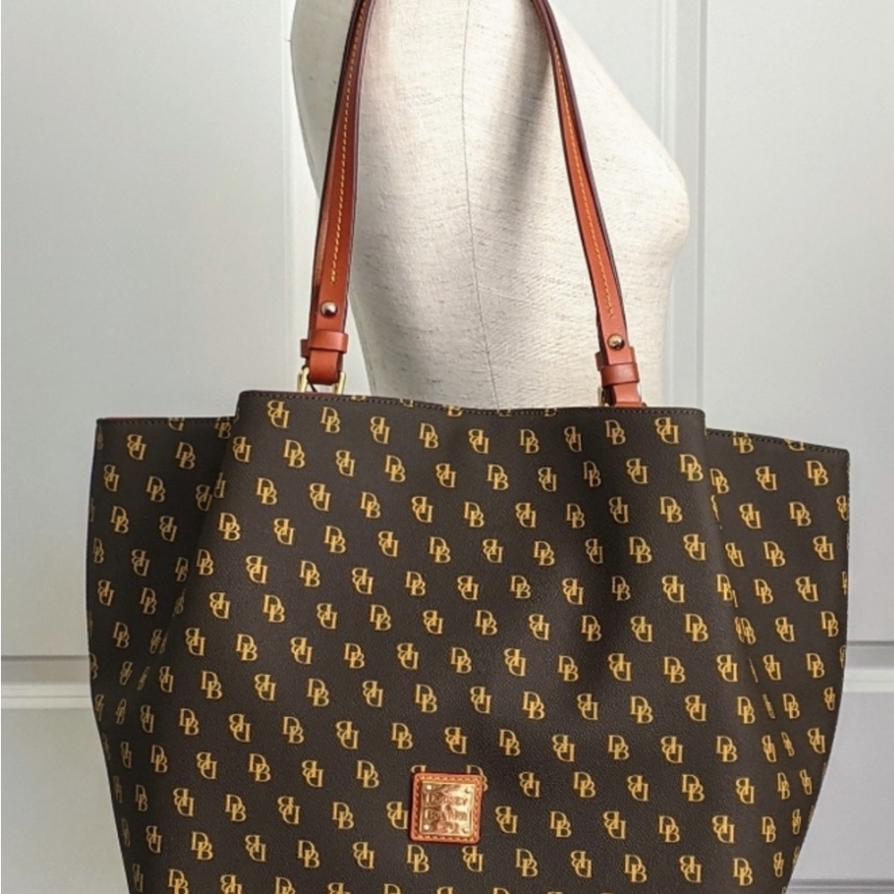 Dooney and Bourke gretta tote.